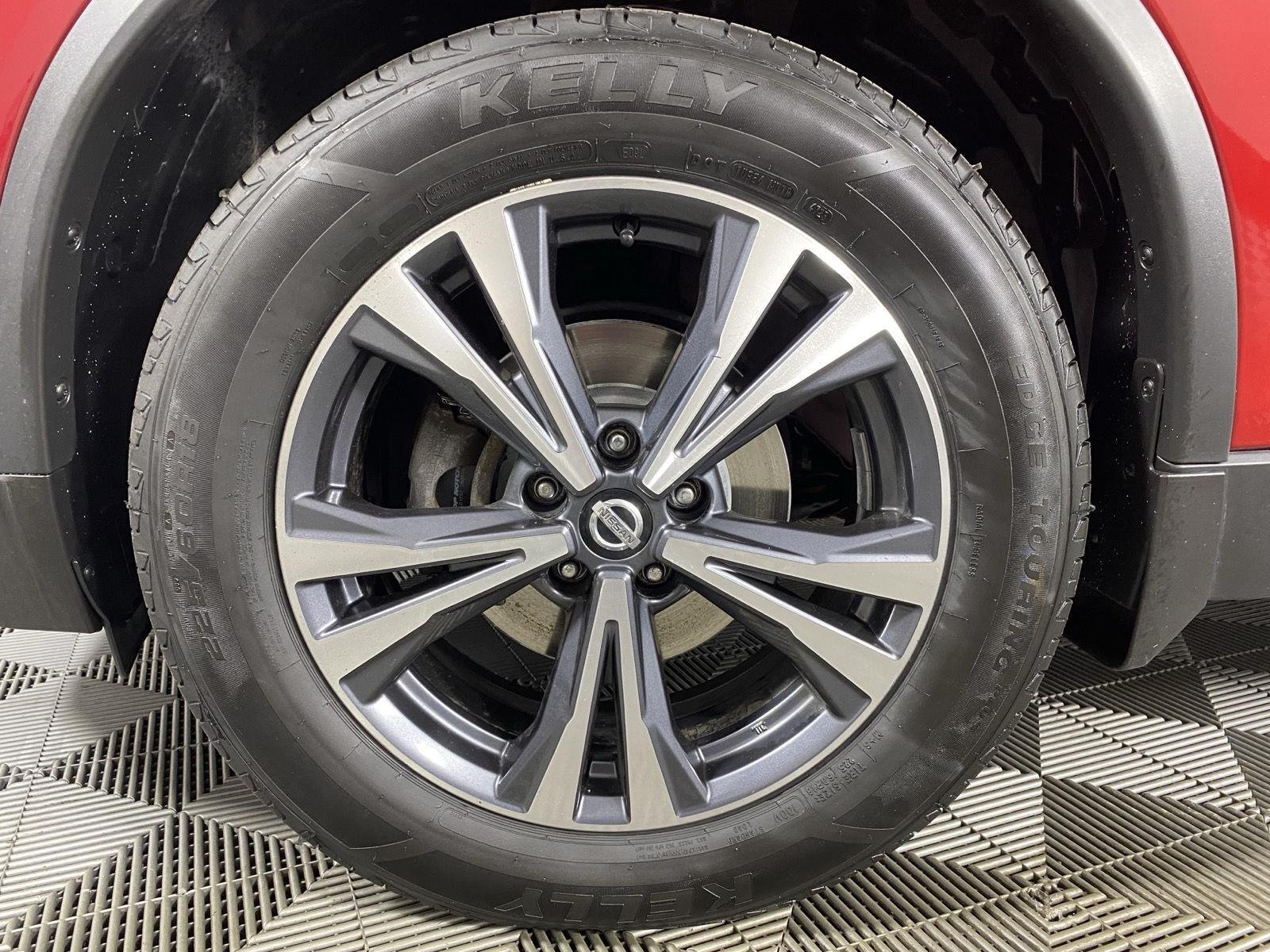 Used 2017 Palatial Ruby Nissan SL image 12