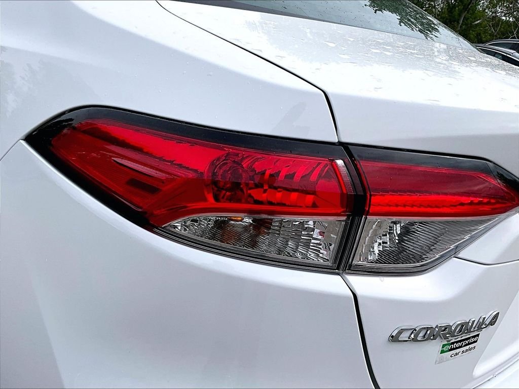 Used 2024 White Toyota LE image 33