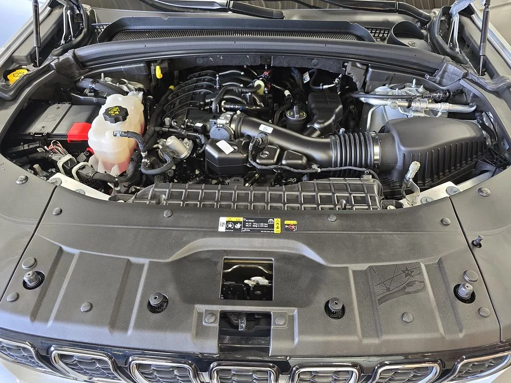Used 2023 Silver Jeep Limited image 32