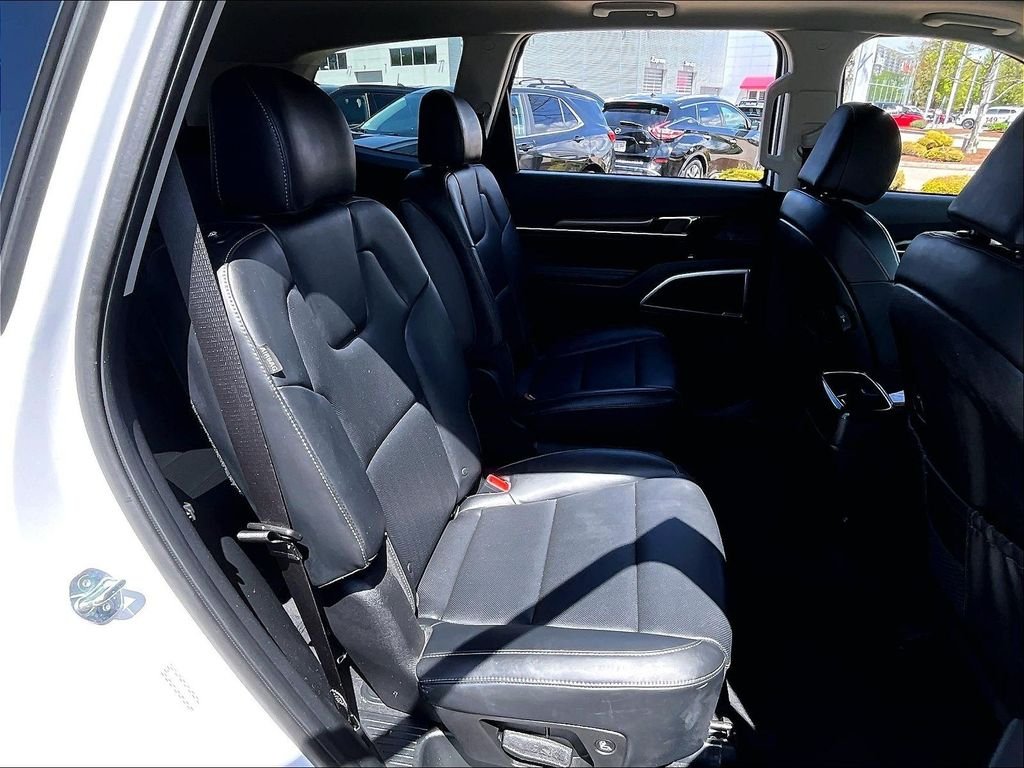 Used 2024 White Kia S image 16