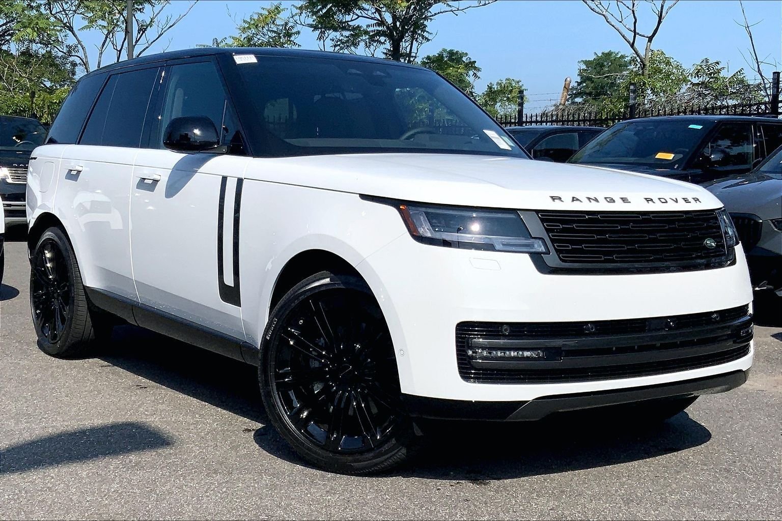 New 2026 Fuji White Land Rover SE image 2