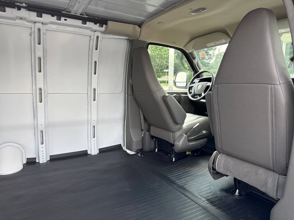2026 Chevrolet Express Cargo Work Van - Photo 19