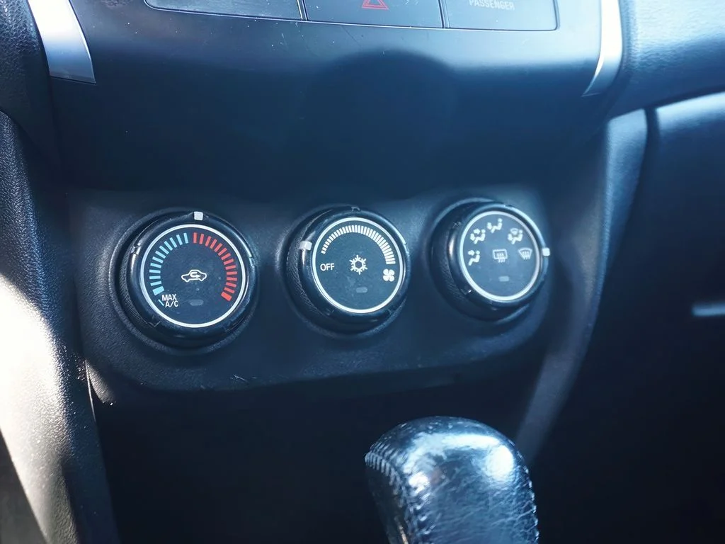 2011 Mitsubishi Outlander Sport ES - Photo 22