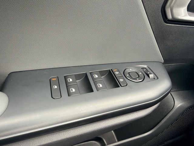 New 2026 Snow White Pearl Kia LXS image 23
