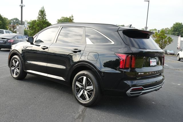 Used 2022 Black Kia EX image 5