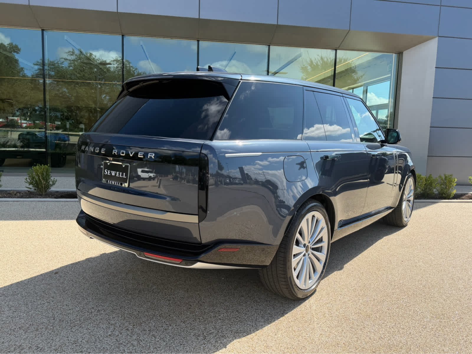 New 2026 Varesine Blue LAND ROVER SE image 4
