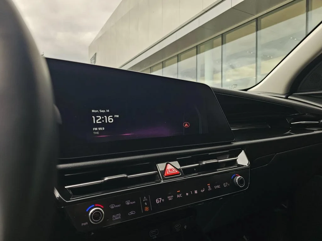 Used 2023  Kia Wave image 28