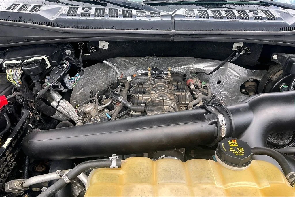 Used 2018 Blue Ford XLT image 9