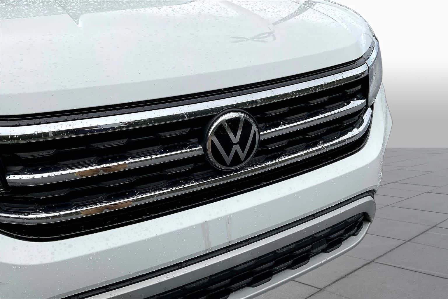Used 2021 Pure White Volkswagen 2.0T SE image 29