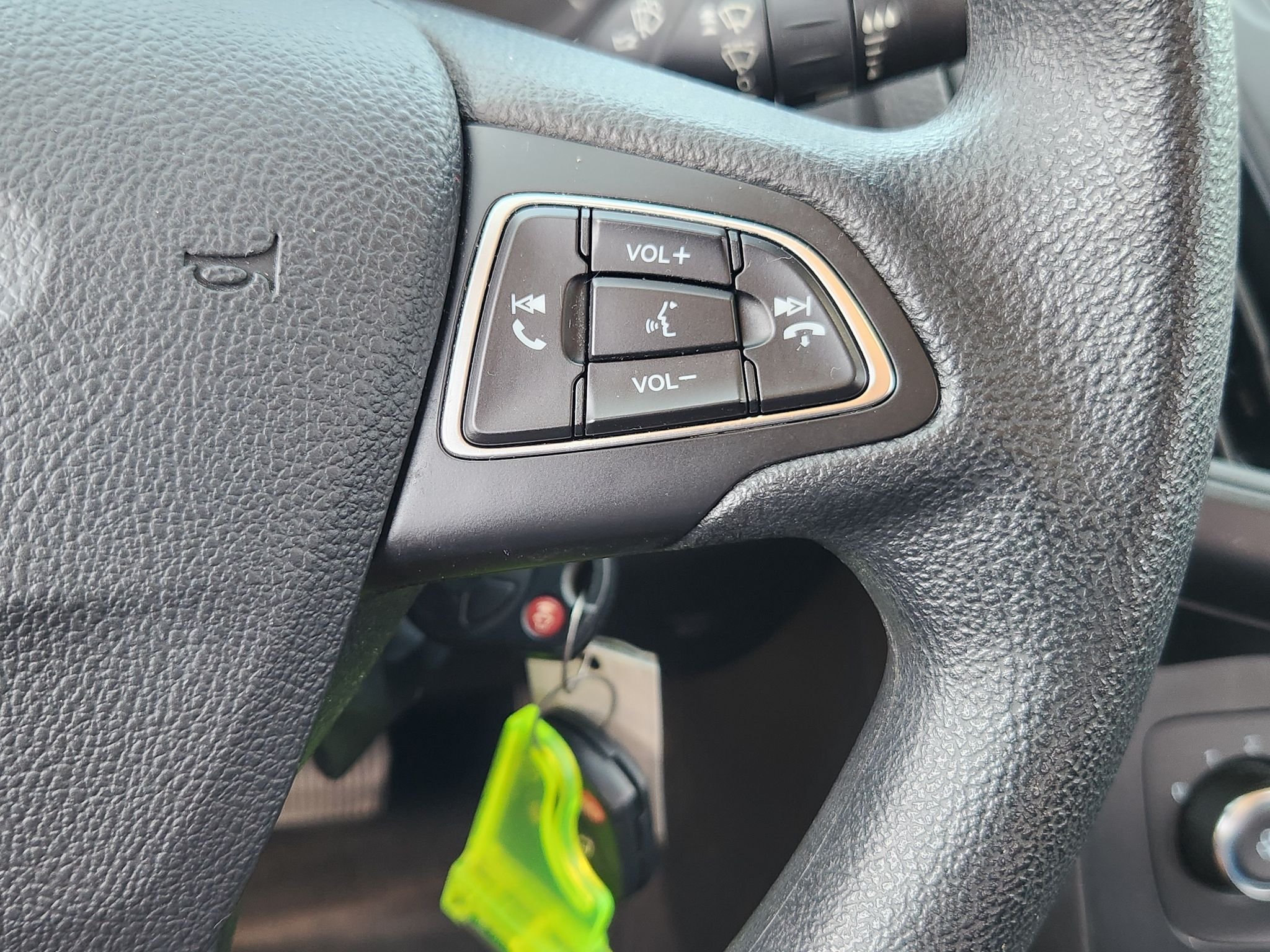 Used 2018 White Gold Metallic Ford SE image 30