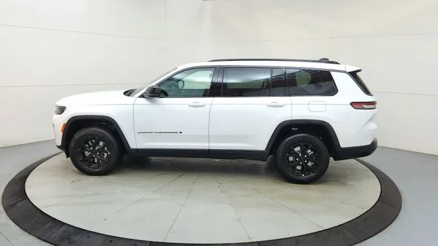 New 2026 Bright White Clear-Coat Exterior Paint Jeep Altitude image 6