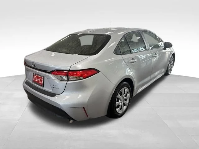 Used 2025 Silver Toyota LE image 3