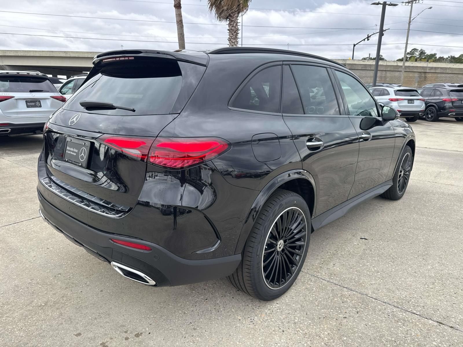 New 2026 Black Mercedes-Benz GLC 300 image 5