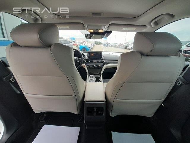 Used 2019 Platinum White Pearl Honda Touring image 45