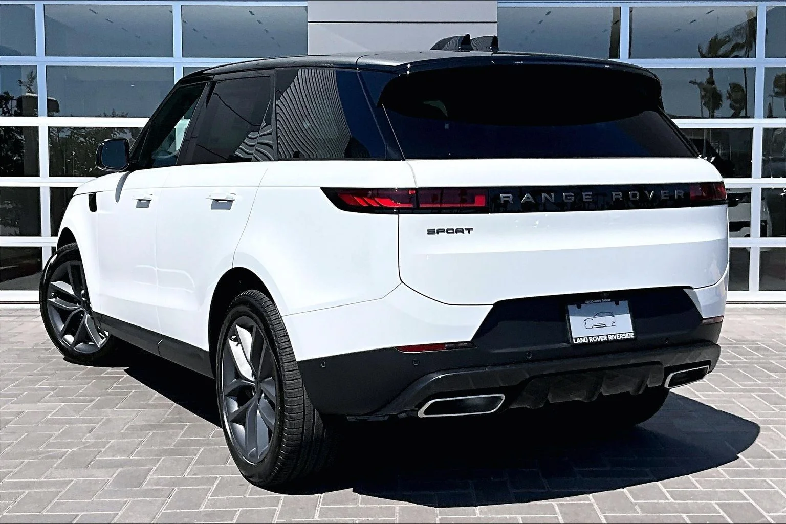 New 2026 Fuji White Land Rover SE image 3