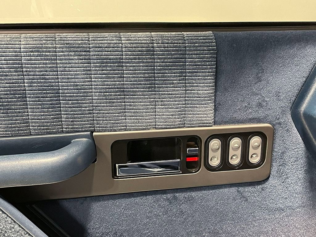 Used 1992  Chevrolet NA image 56