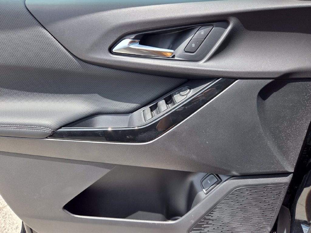 2027 Chevrolet Equinox LT - Photo 20