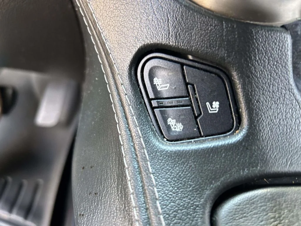 Used 2017 Silver GMC Denali image 18