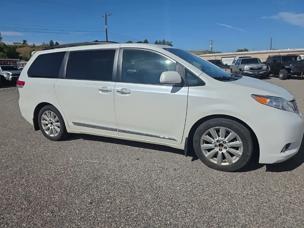 Used 2012 Blizzard Pearl Toyota Limited image 4