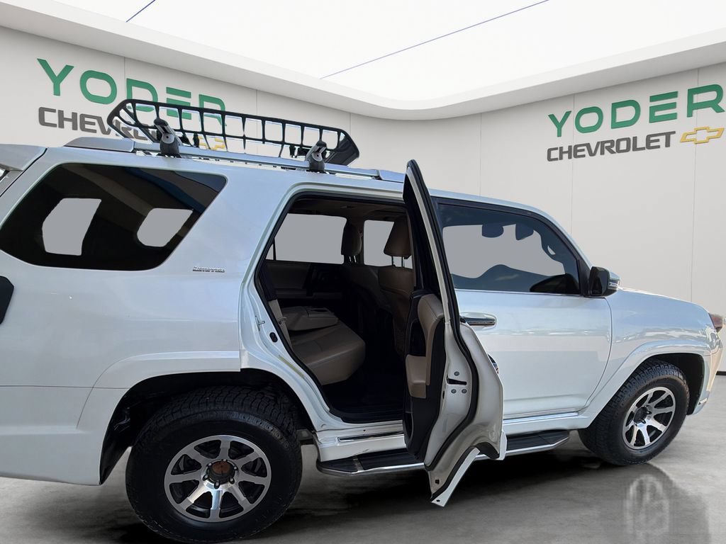 Used 2014  Toyota Limited image 38