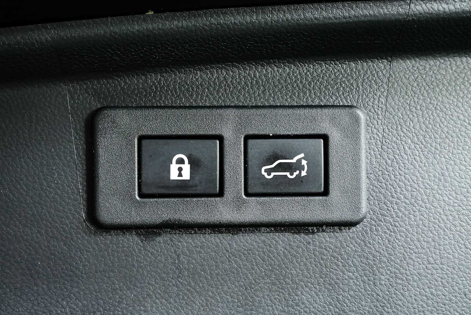 Used 2021 Crystal Black Silica Subaru Premium image 32