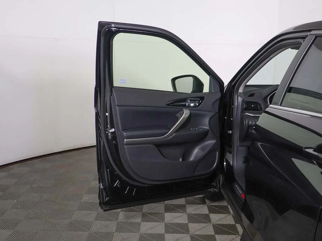 New 2026 Black Mitsubishi SE image 18