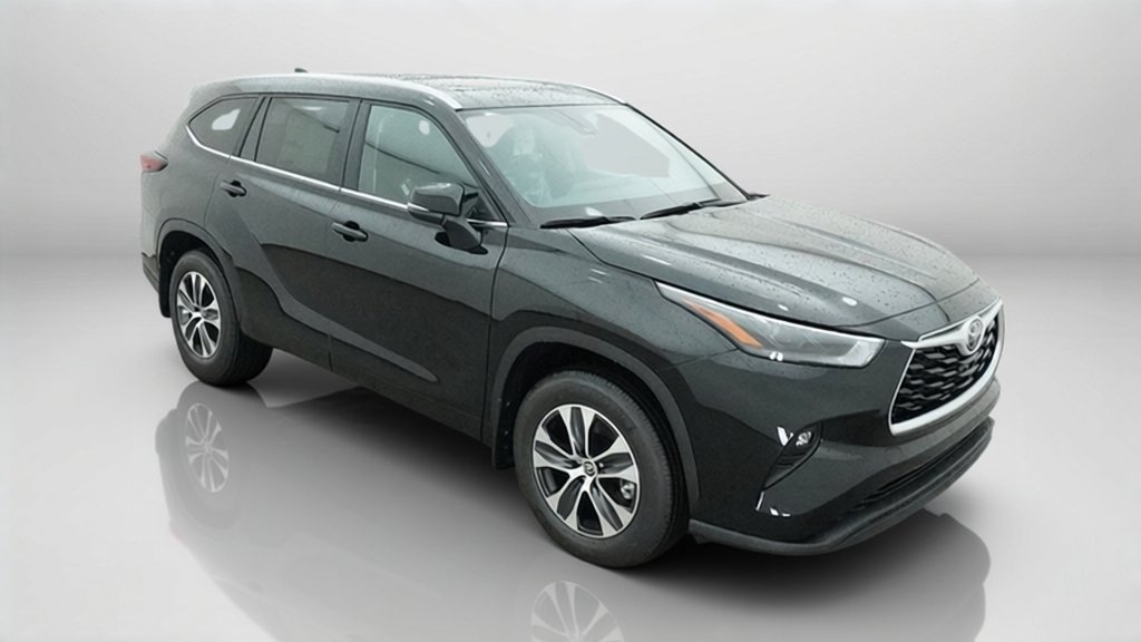 New 2026 Midnight Black Metallic Toyota XLE image 5