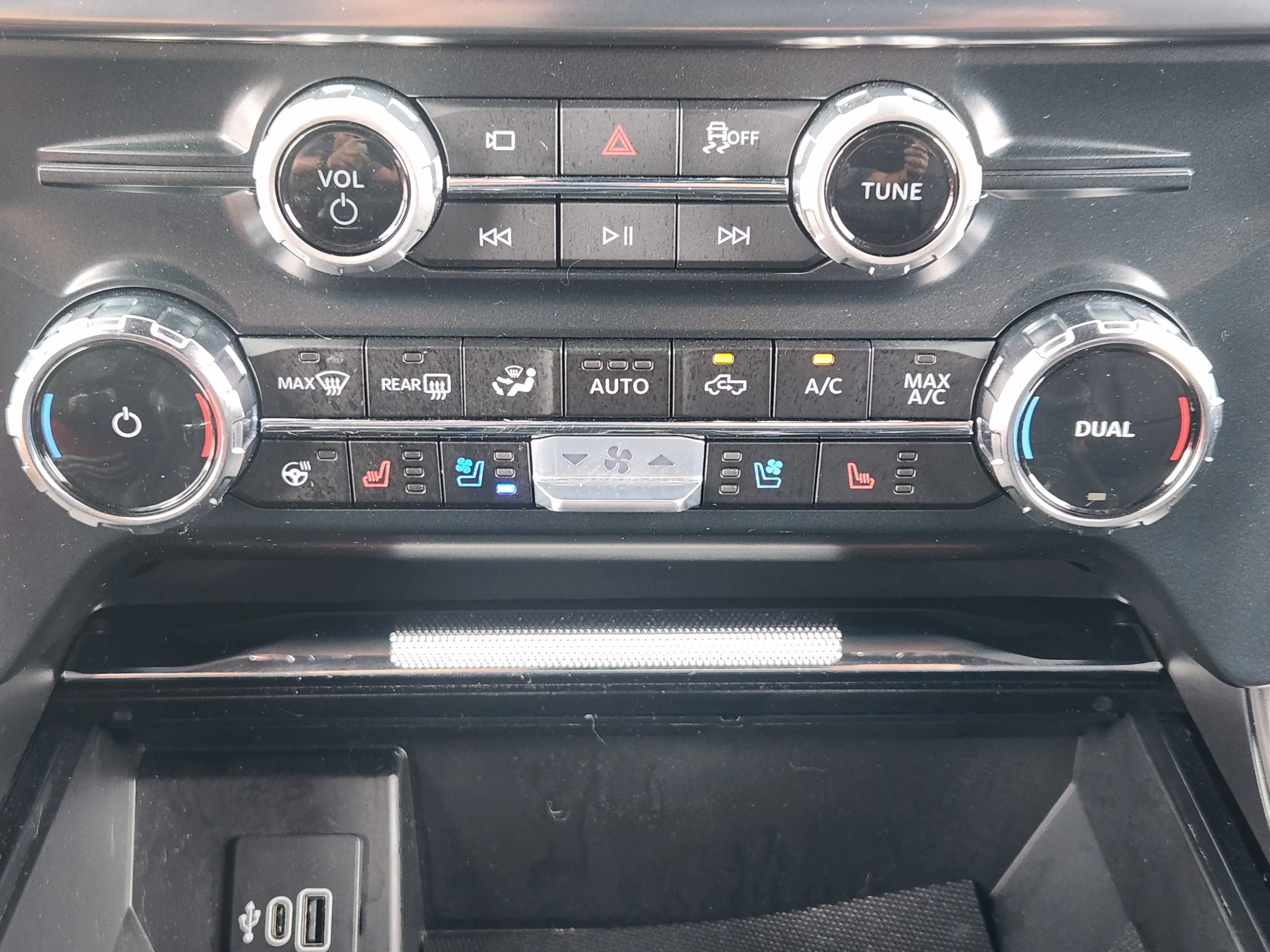 Used 2025 Black Ford Lariat image 19