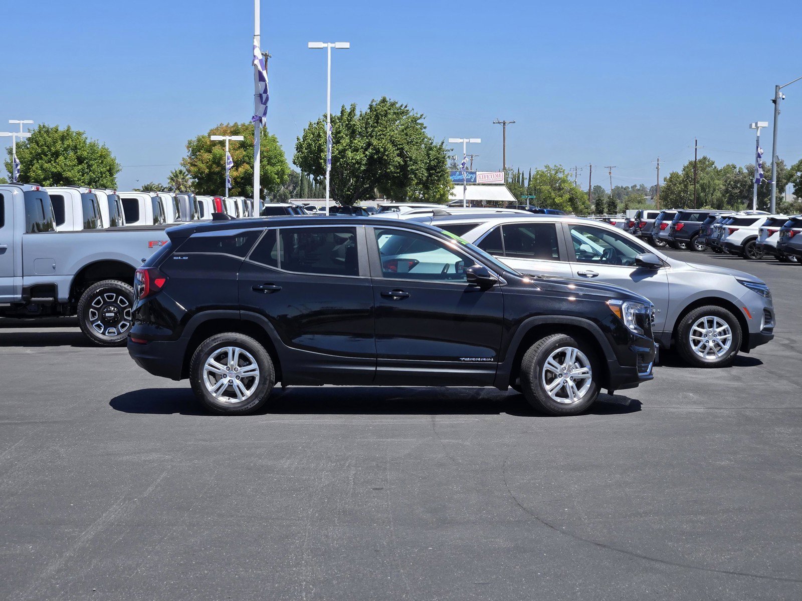 Used 2024 Ebony Twilight Metallic GMC SLE image 3