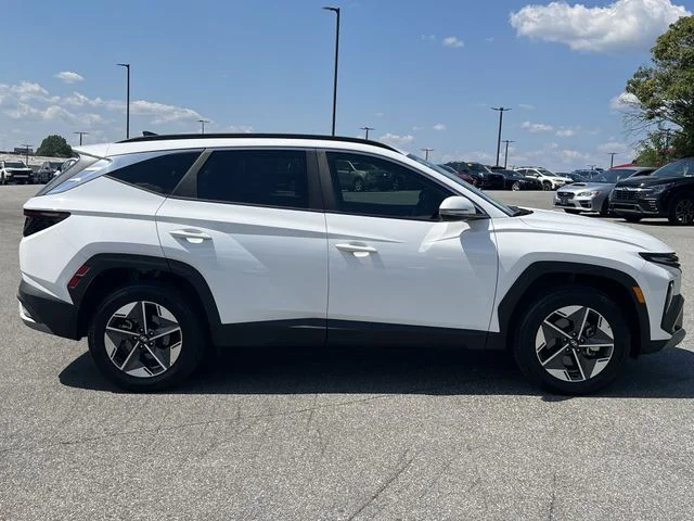 Used 2025 White Hyundai SEL Convenience image 14