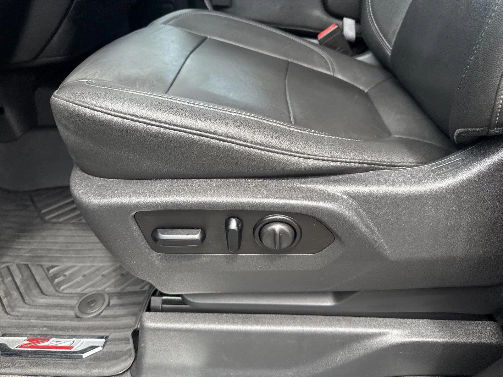 Used 2021 BLACK Chevrolet LT image 12