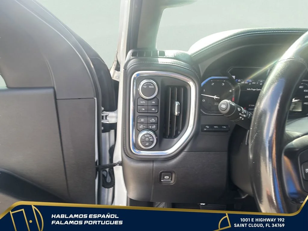 Used 2022 White Frost Tricoat GMC Denali image 15