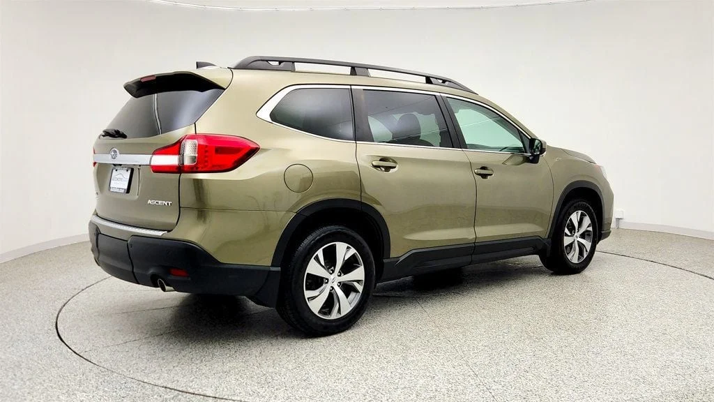 Used 2022 Autumn Green Metallic Subaru Premium 7-Passenger w/ Convenience Package & Wireless Charger image 5