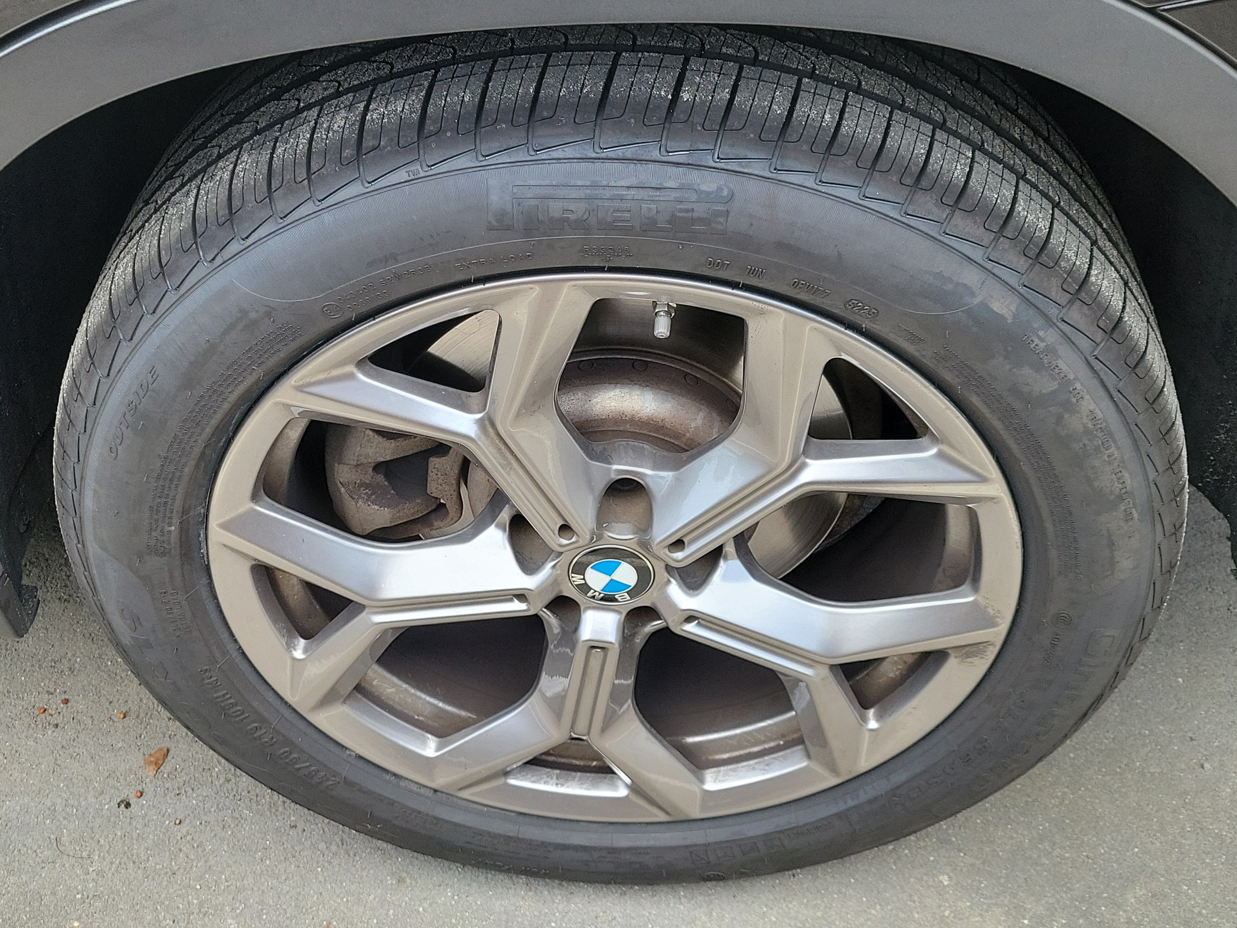 Used 2022 Jet Black BMW sDrive30i image 8