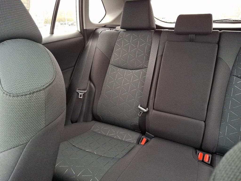 2025 Toyota RAV4 XLE - Photo 13
