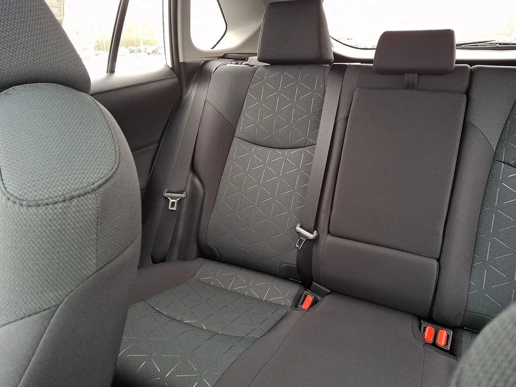 2025 Toyota RAV4 XLE - Photo 13