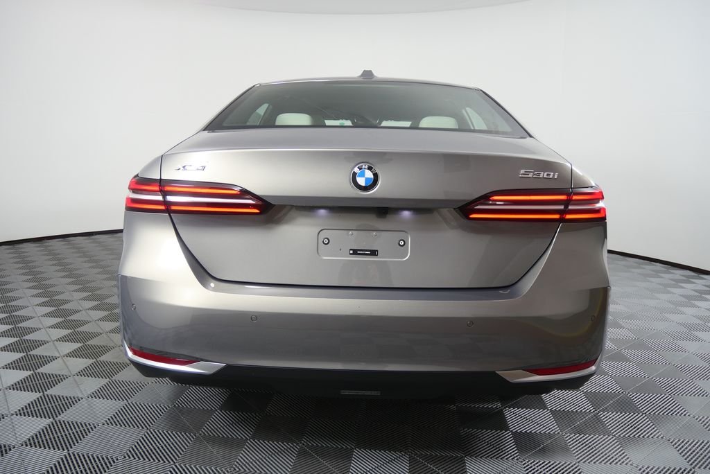 Used 2026 Oxide Grey Metallic BMW 530i xDrive image 4