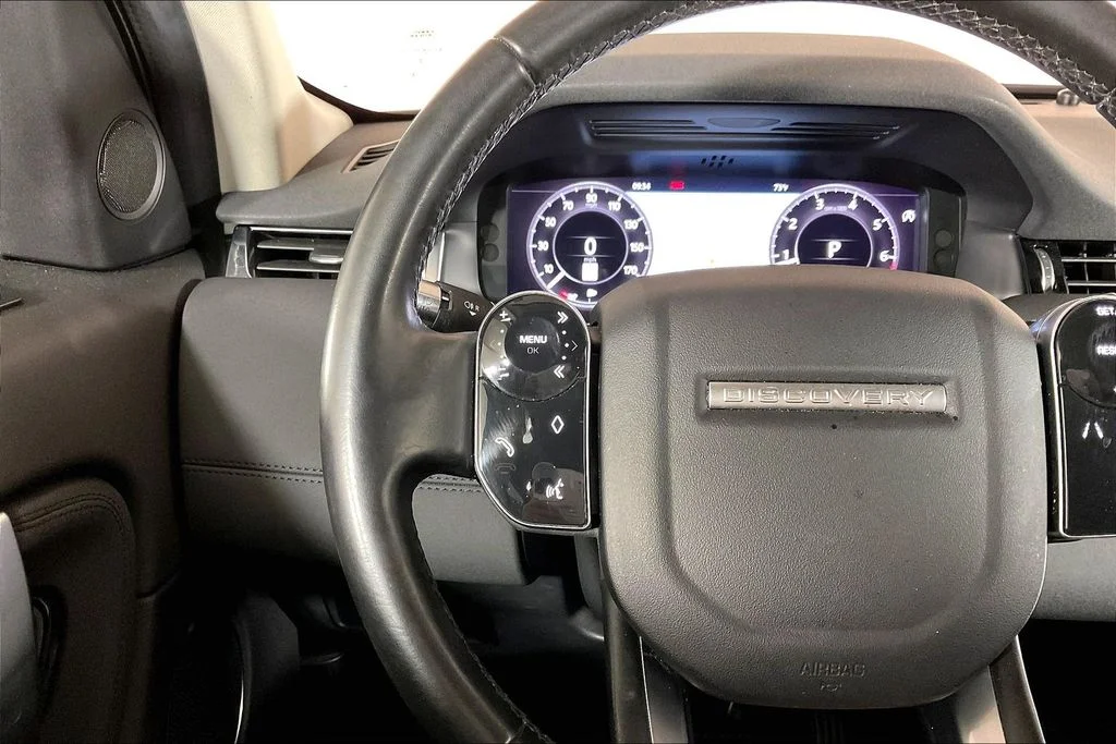 Used 2020  Land Rover SE image 18