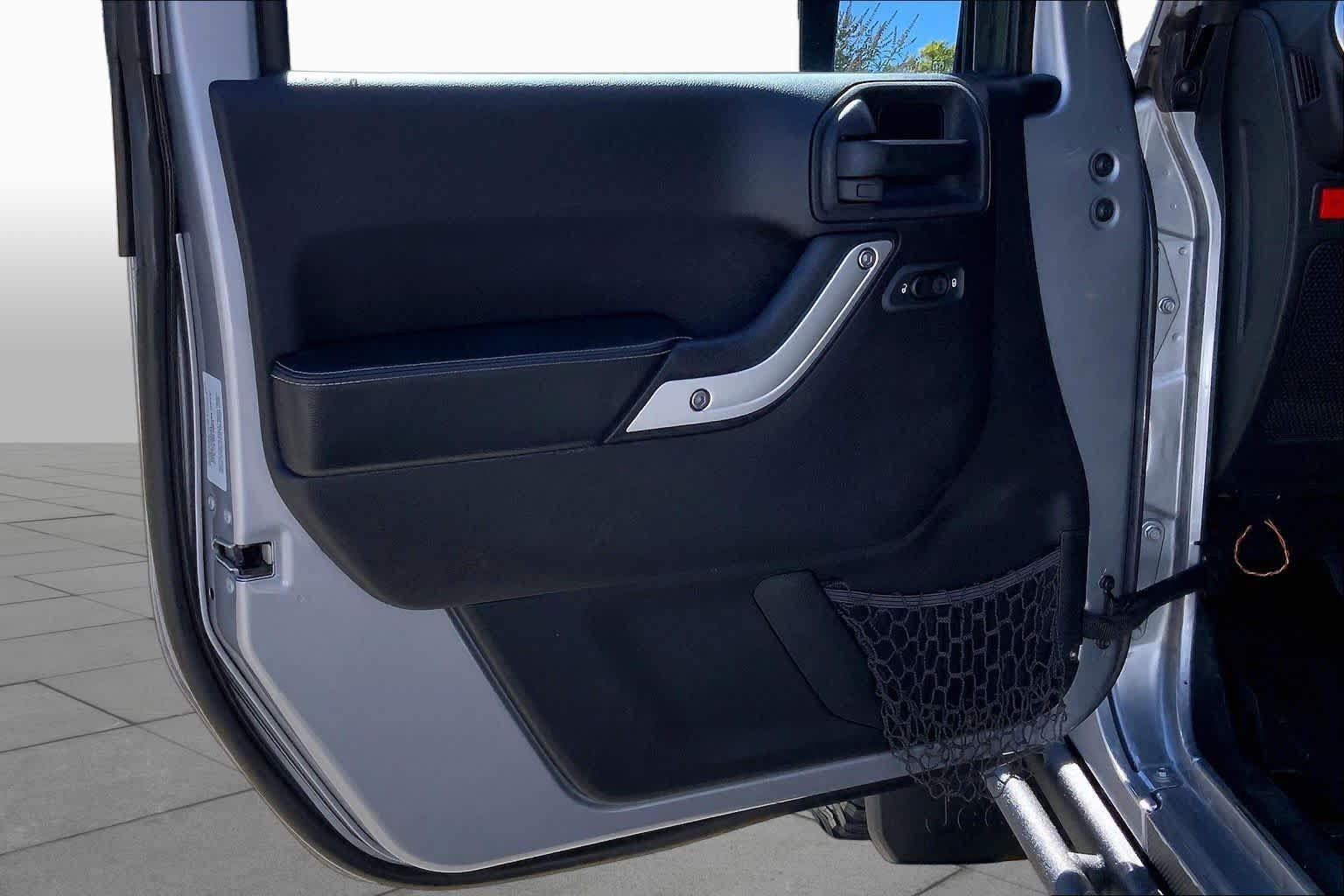 Used 2015 Billet Silver Metallic Clearcoat Jeep Rubicon Hard Rock image 21