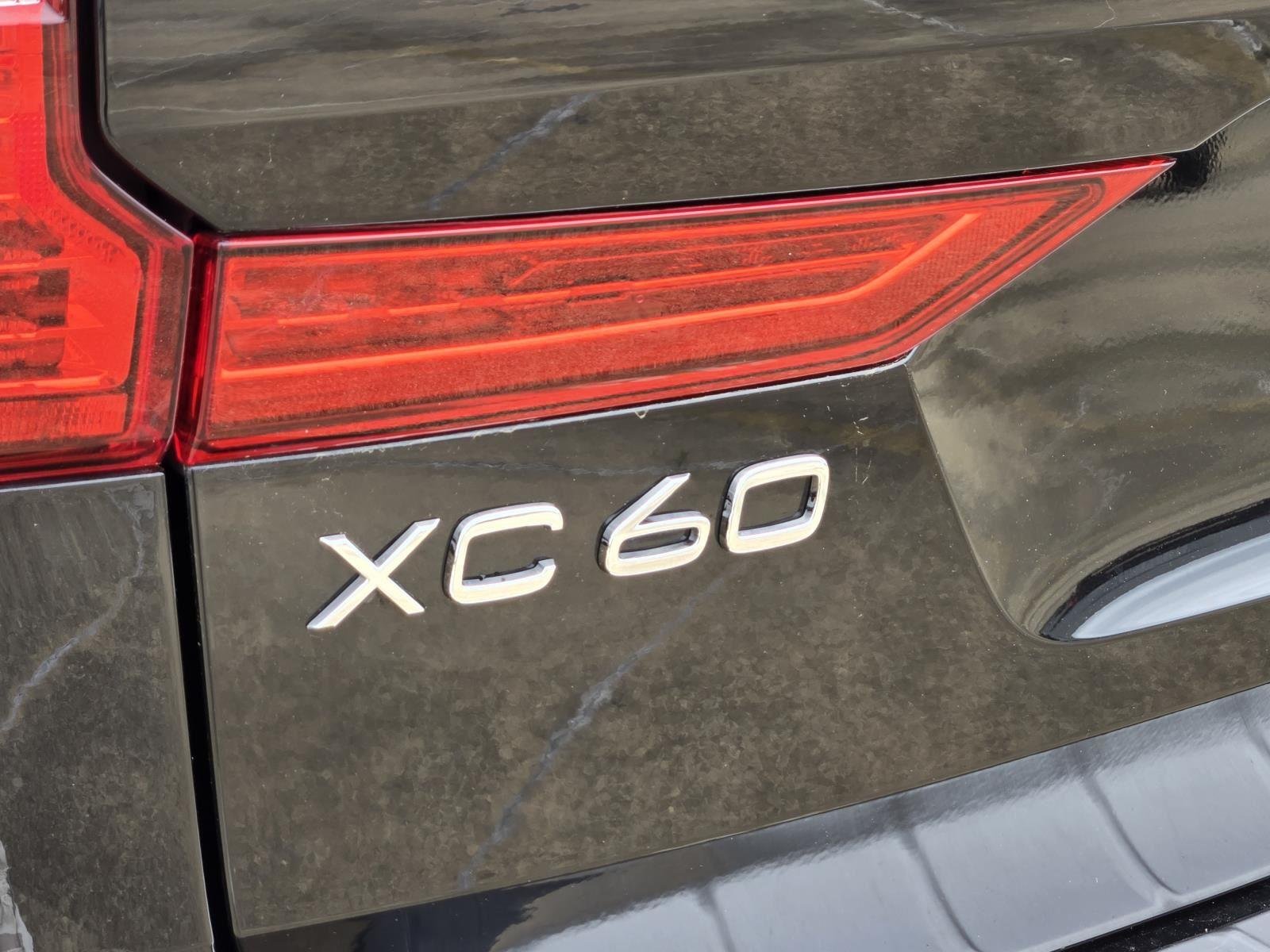 Used 2023 Onyx Black Metallic Volvo Ultimate image 10