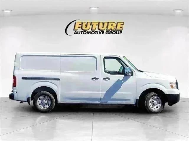 Used 2016 White Nissan S image 9