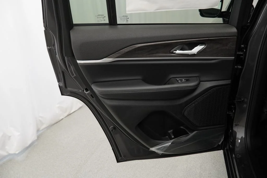 Used 2025 Gray Jeep Limited image 30