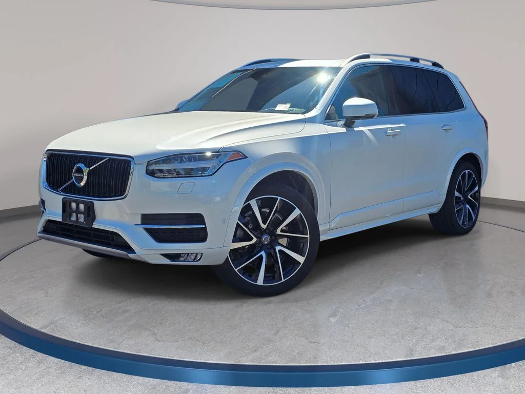 Used 2019 White Volvo T6 Momentum image 1