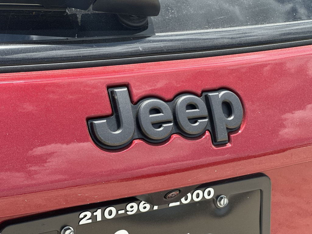 New 2026 Red Hot Pearl-Coat Exterior Paint Jeep Latitude image 46