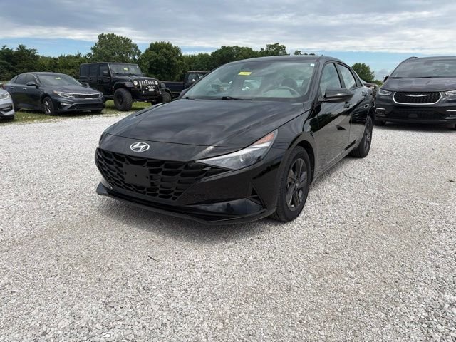Used 2023 Black Hyundai SEL image 2