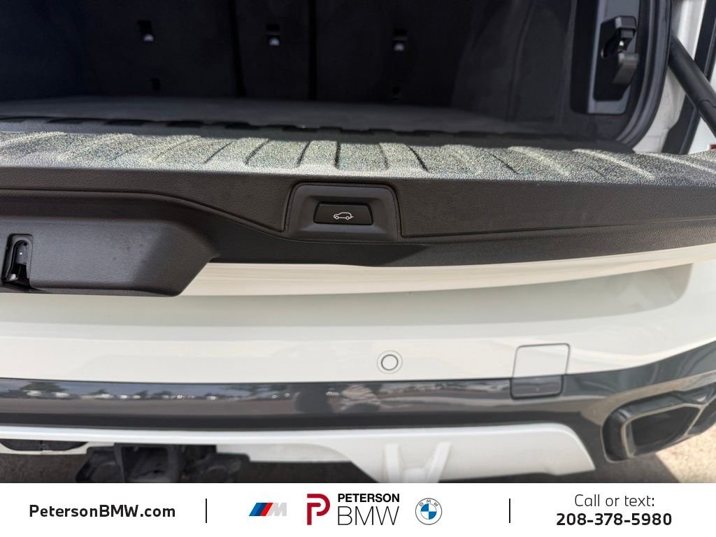 Used 2024 Alpine White BMW M60i image 13