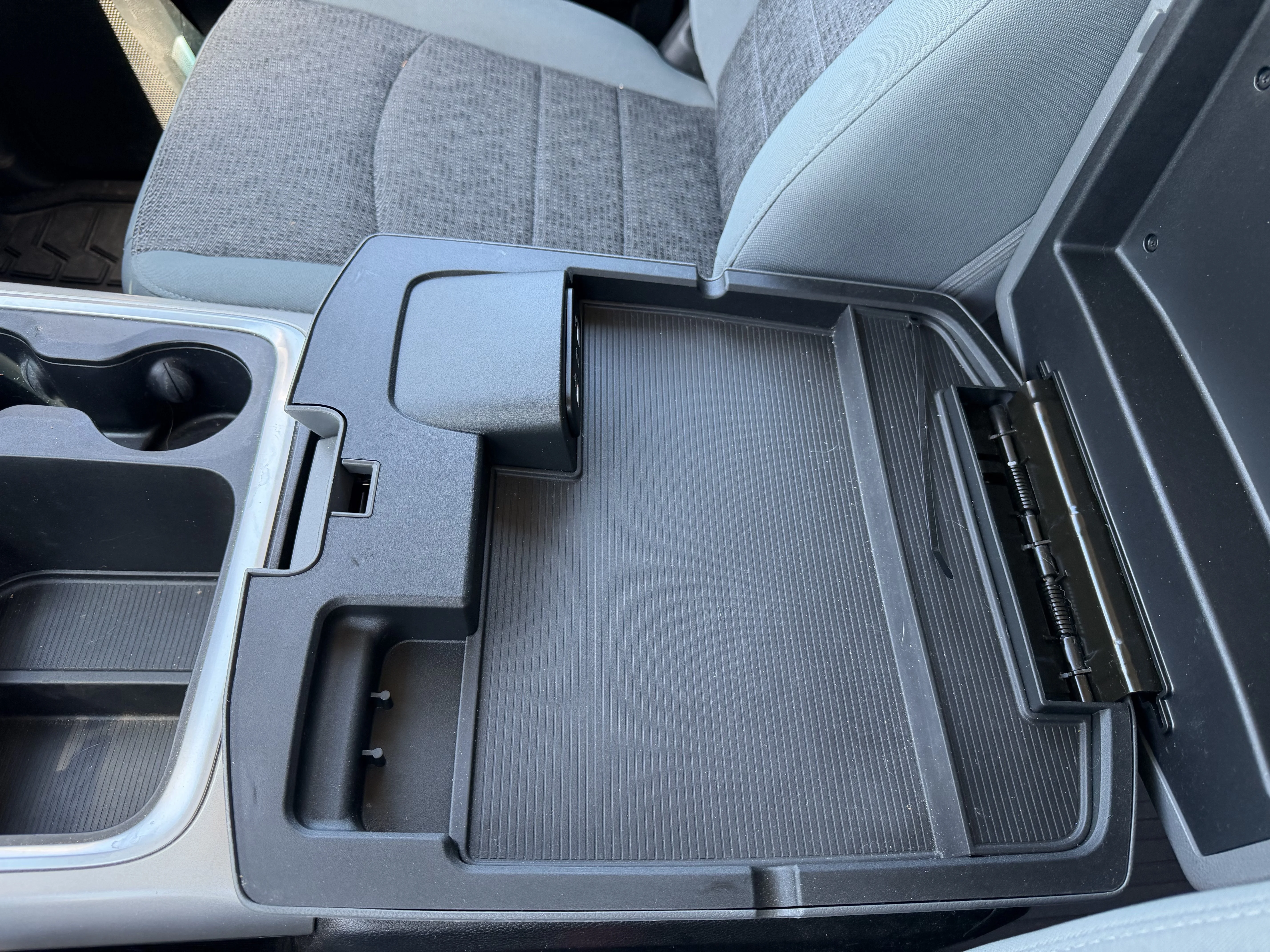 Used 2018 Bright White Clearcoat Ram Harvest image 23