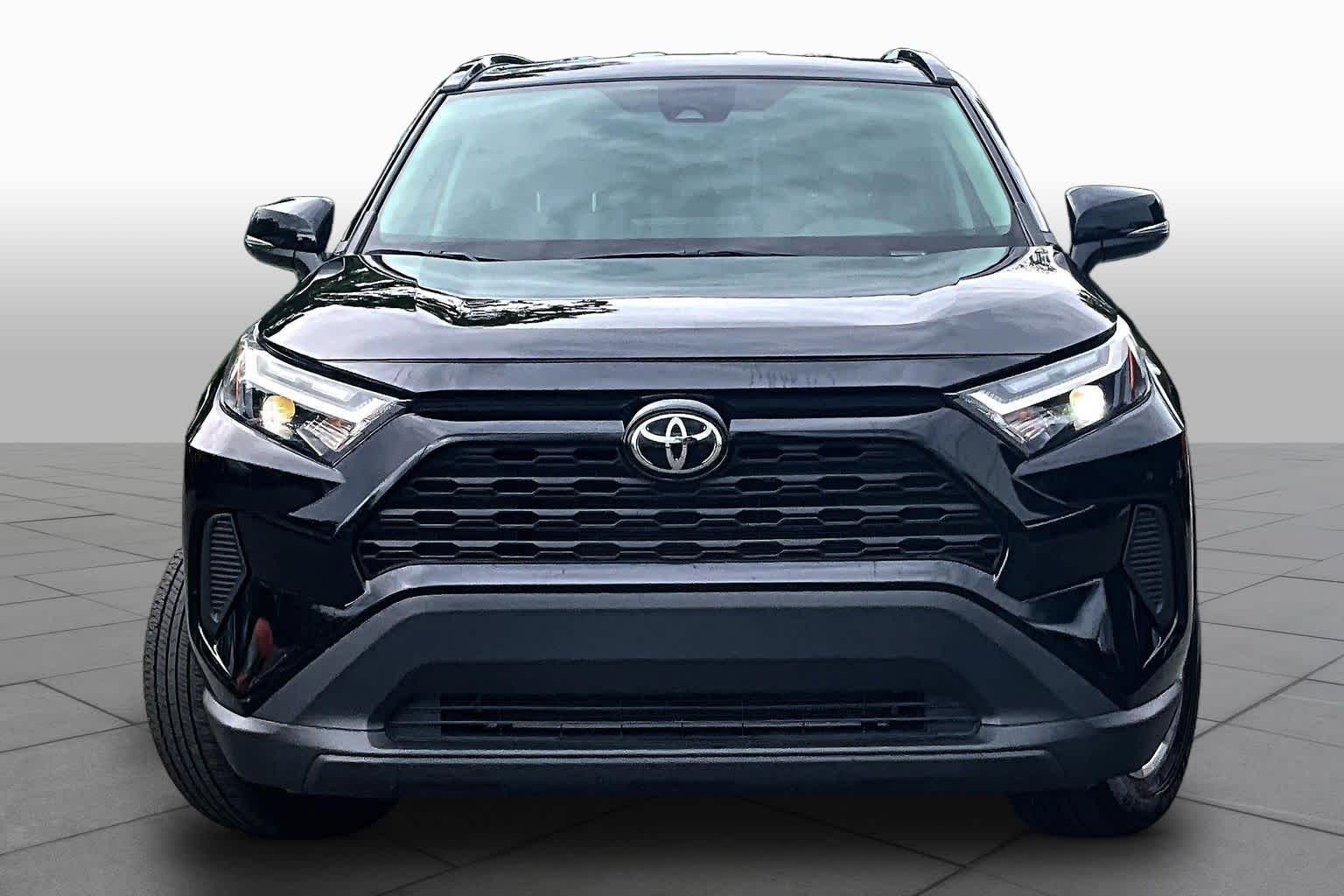 Used 2025 Midnight Black Metallic Toyota XLE image 4