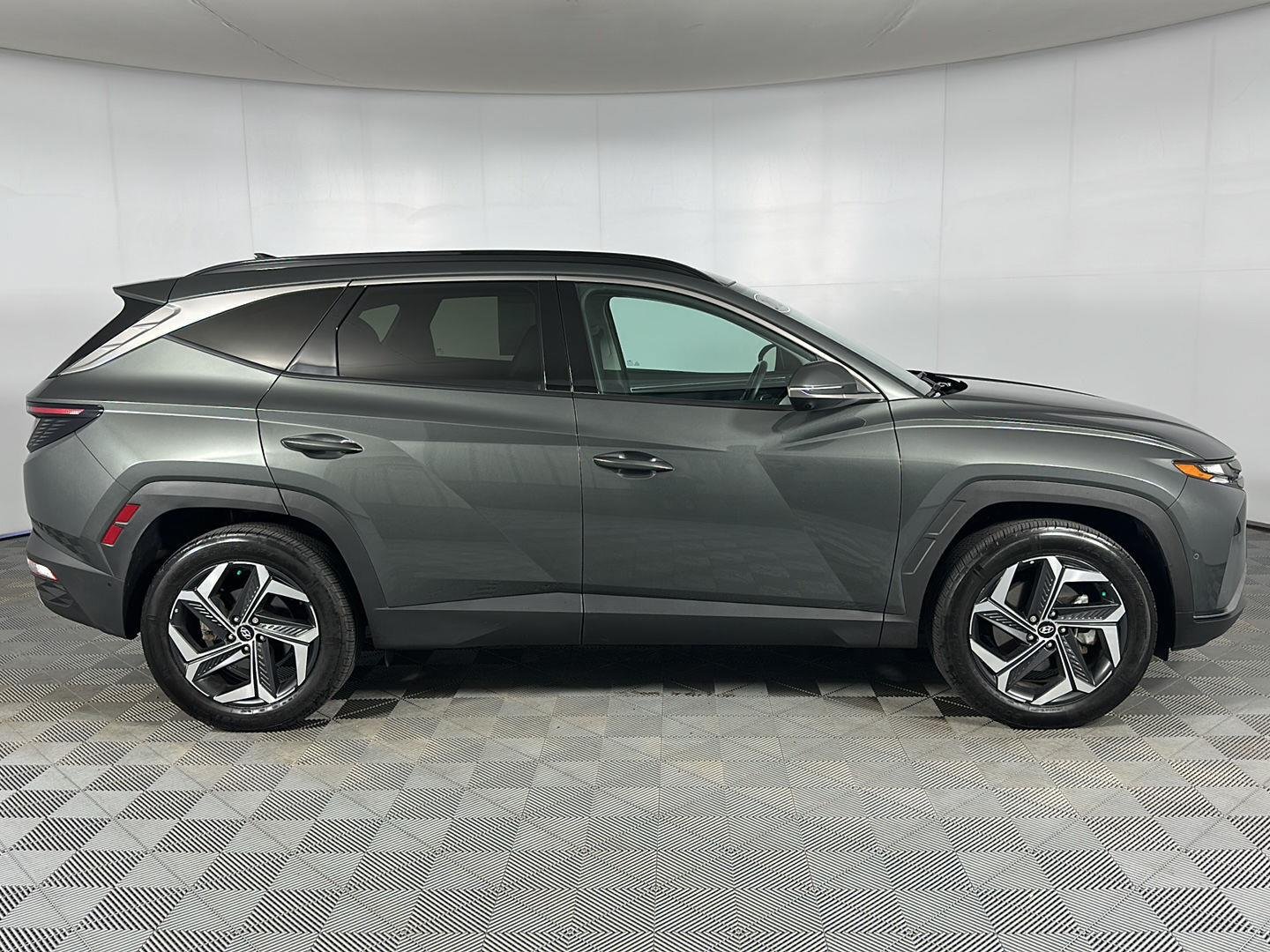 Used 2022 Amazon Gray Hyundai Limited image 33