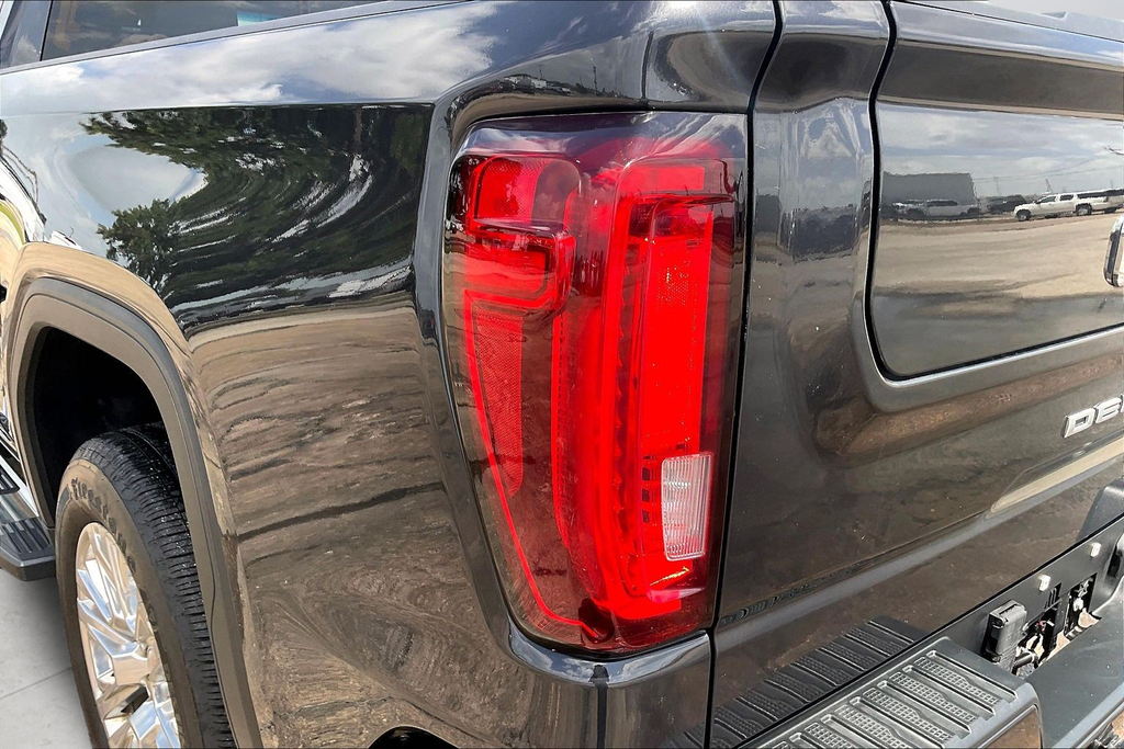 Used 2020 Black GMC Denali image 33